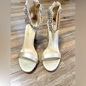 LULU Mylan Ankle Strap Heels - Sandals Size 6.5